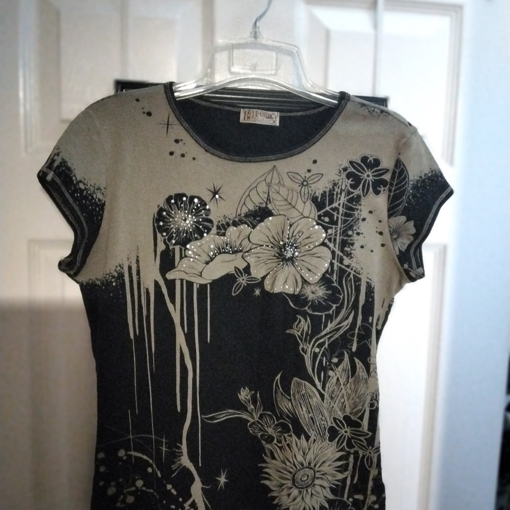 Stylish Black Floral Tee with Rhinestone Accents
